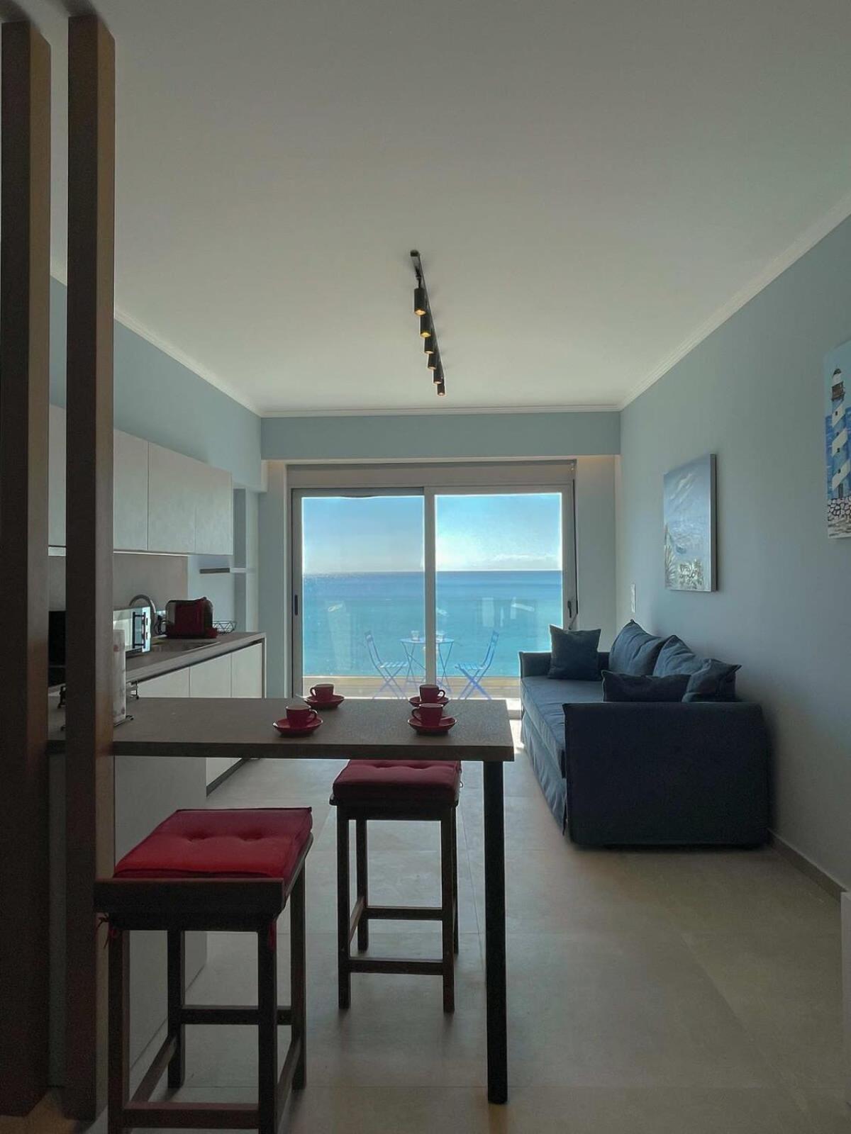 Charaki Sea Breeze Modern Studio With A Refreshing Balcony View Lejlighed Eksteriør billede